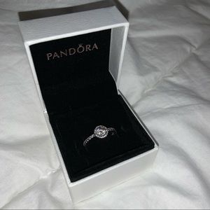 PANDORA Round Sparkle Halo Ring